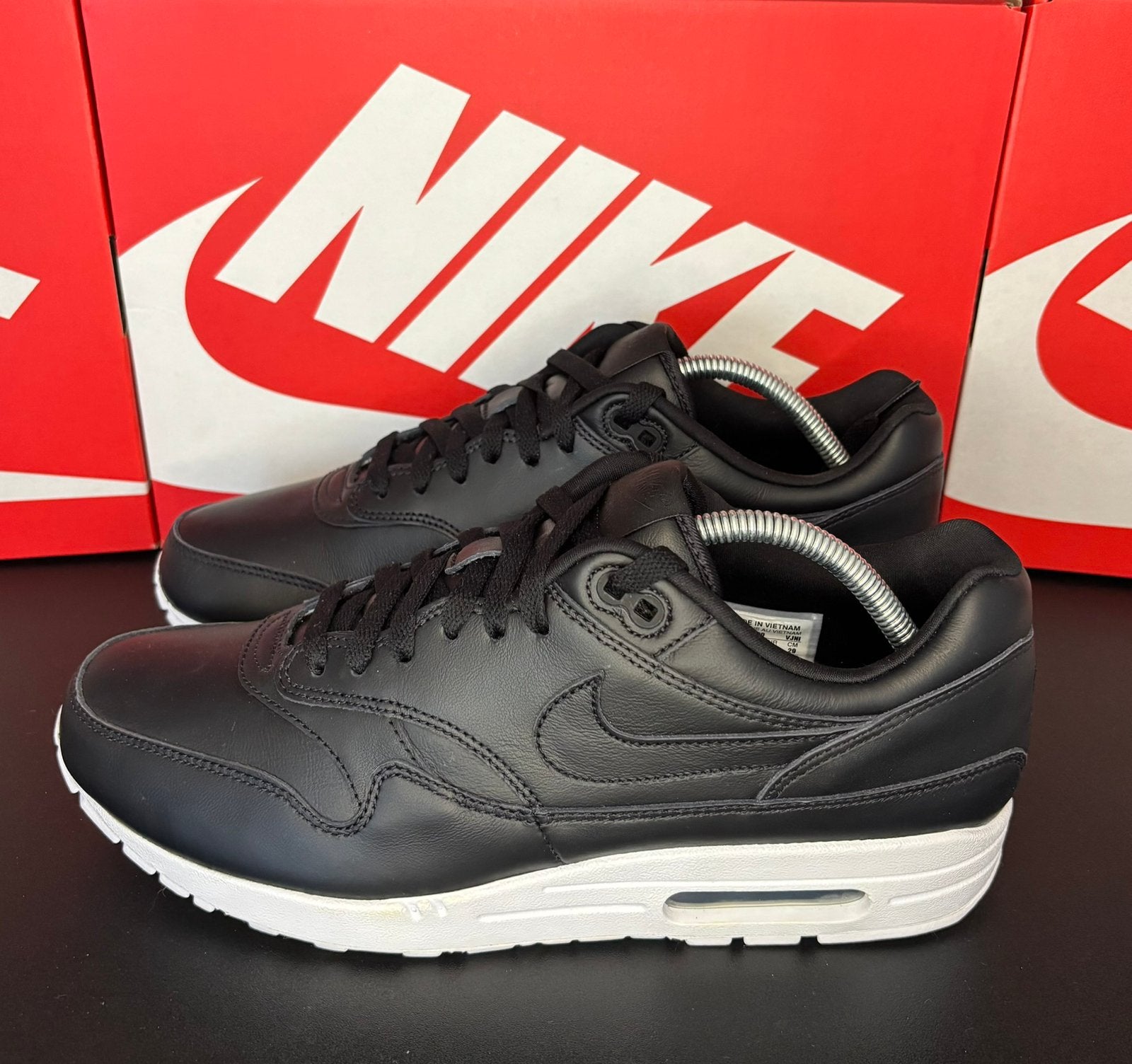 Nike Air Max 1 ID/NBY Black Leather Aquarius mt. 44,5, Ophalen of Verzenden, Nieuw, Zwart, Sneakers of Gympen