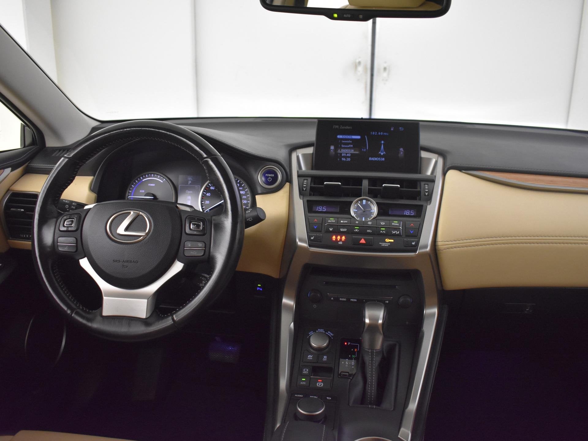 Lexus NX 300h AWD 25th Edition | Beige leder | Stoelverw. |, Auto's, Automaat, 12 maanden, Gebruikt, Euro 6