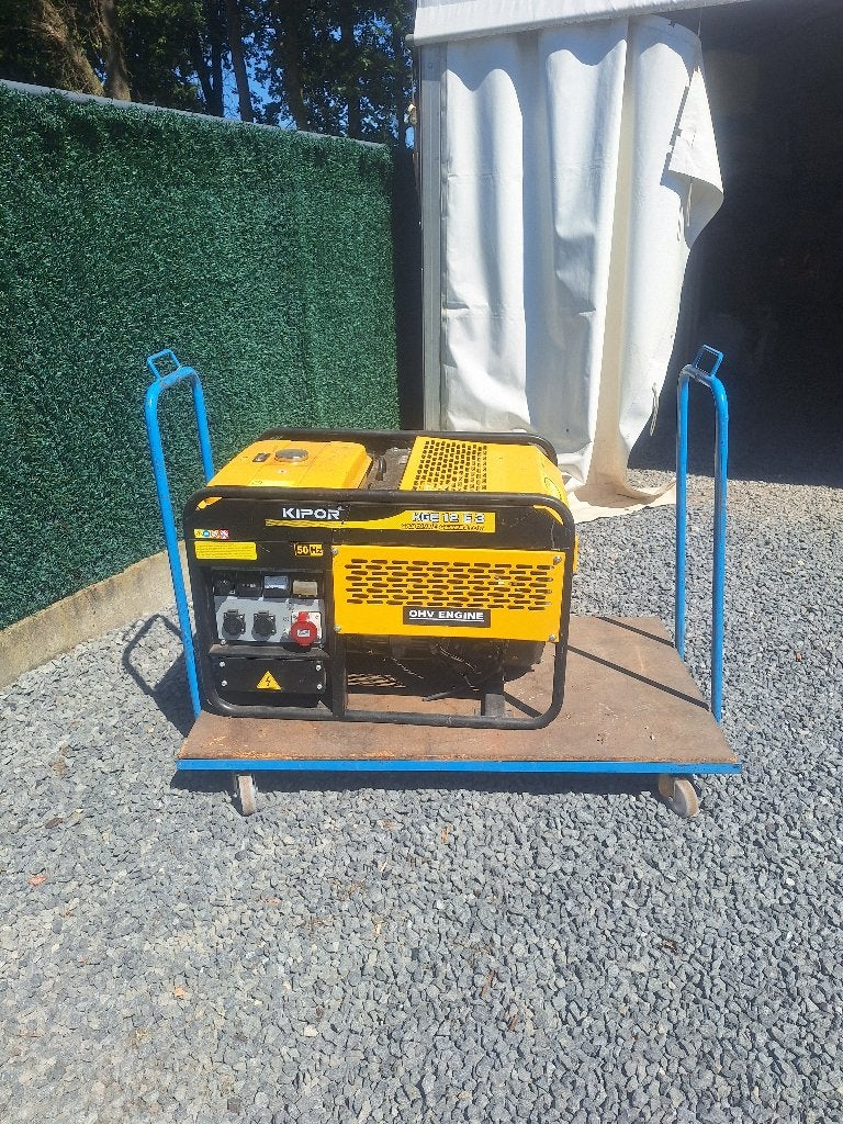 Generator  benzine  met weinig uren, Ophalen, Elektrisch startend, Benzine, Zo goed als nieuw