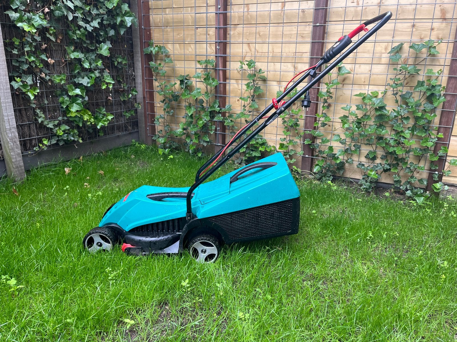 Bosch arm32 grasmaaier, Ophalen of Verzenden, Zo goed als nieuw