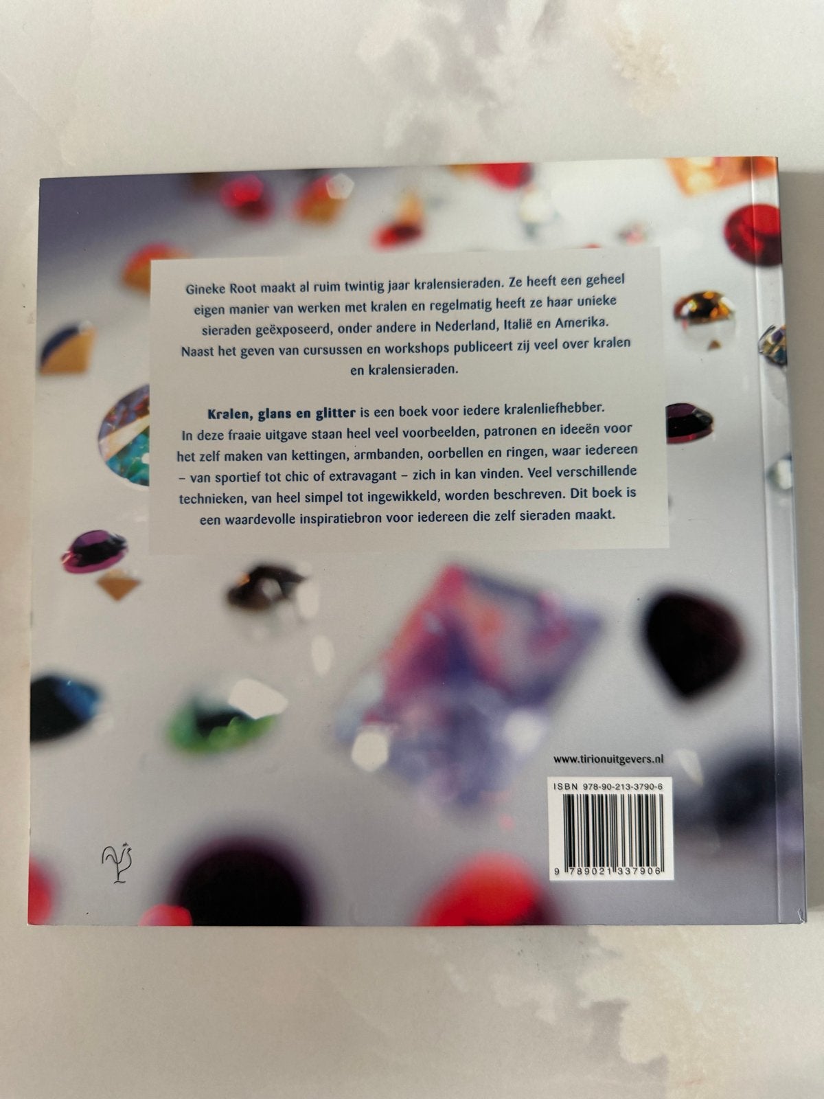 Kralen, glans en glitter - Sieraden maken boek, Boeken, Ophalen of Verzenden, Zo goed als nieuw, Sieraden maken
