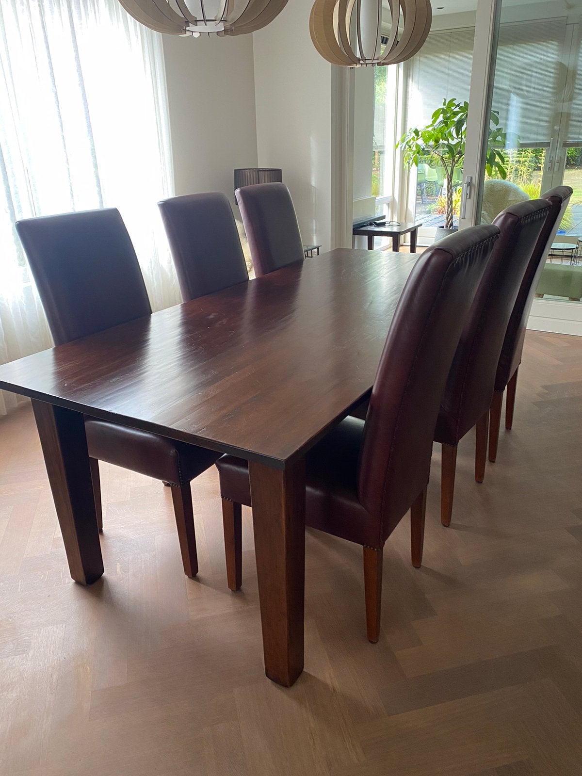 Mooie kersenhouten tafel met 6 stoelen bekleed met zadelleer, Ophalen of Verzenden, Zo goed als nieuw, Klassiek, 4 tot 6 stoelen