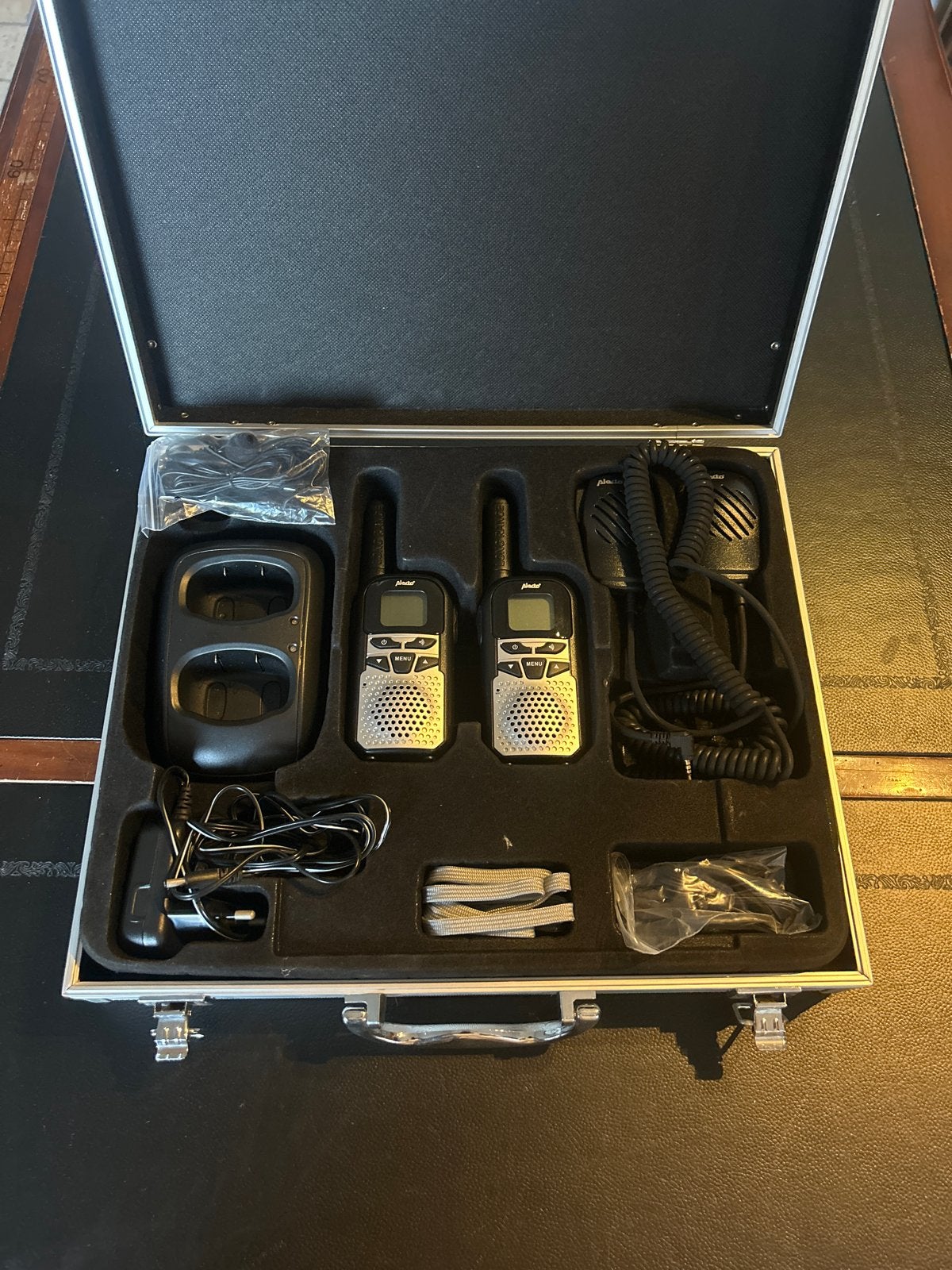 Alecto FR-300 Walkie Talkie Set met Oplader en Microfoons, 5 tot 15 km, Nieuw, Ophalen of Verzenden, Portofoon of Walkie-talkie