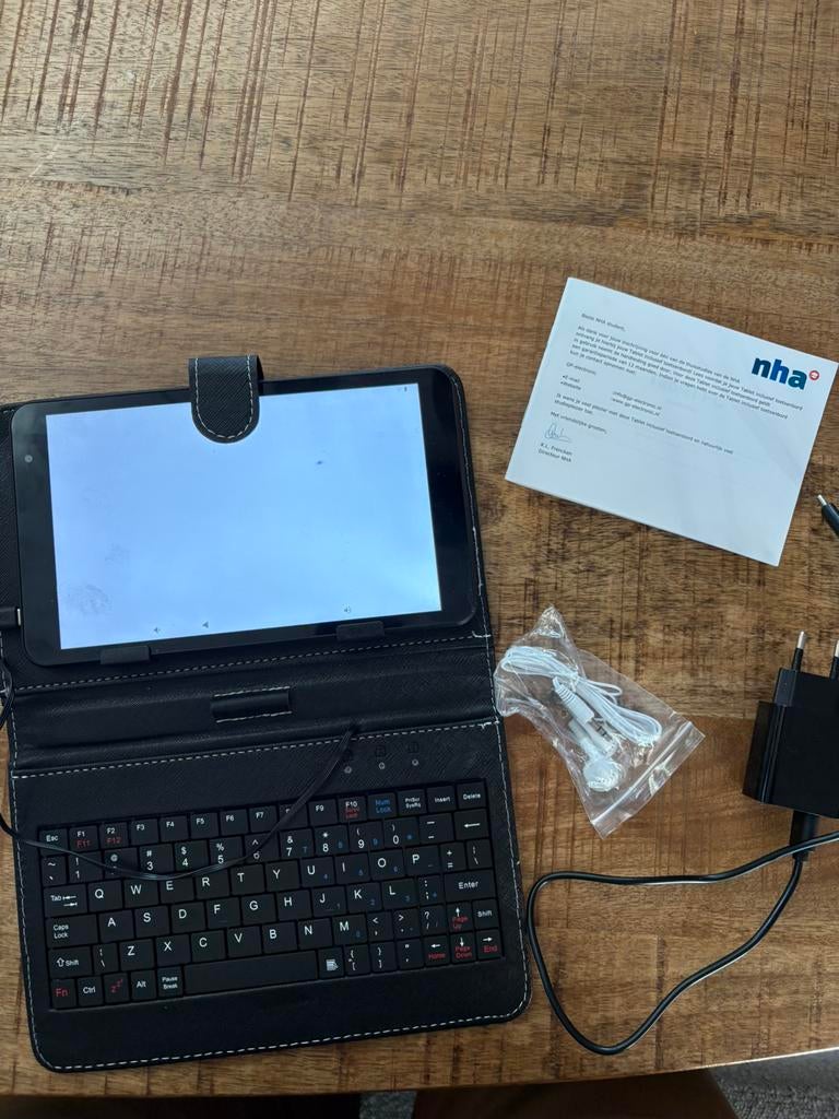 NHA Tablet met hoes, toetsenbord en lader, Computers en Software, Android Tablets, Zo goed als nieuw, Wi-Fi, 8 inch, 32 GB, Uitbreidbaar geheugen