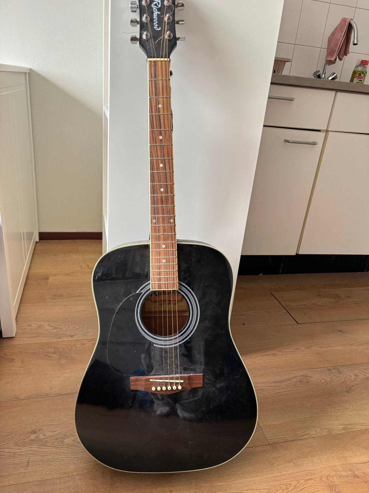 Richwood RD-12L-BK Linkshandige Westerngitaar met hoes, Ophalen of Verzenden, Gebruikt, Western- of Steelstringgitaar, Met koffer