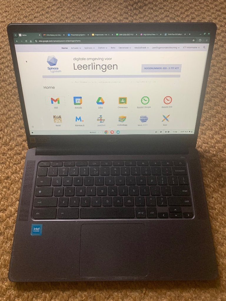 Verloren in A'dam: Zwarte Dakine rugzak + Acer Chromebook