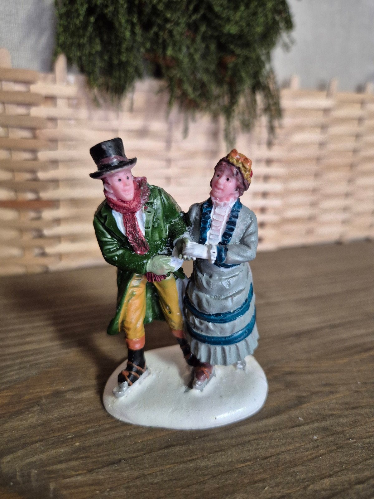 Lemax figuur 8 kerstdorp kersthuisjes, Diversen, Ophalen of Verzenden, Zo goed als nieuw