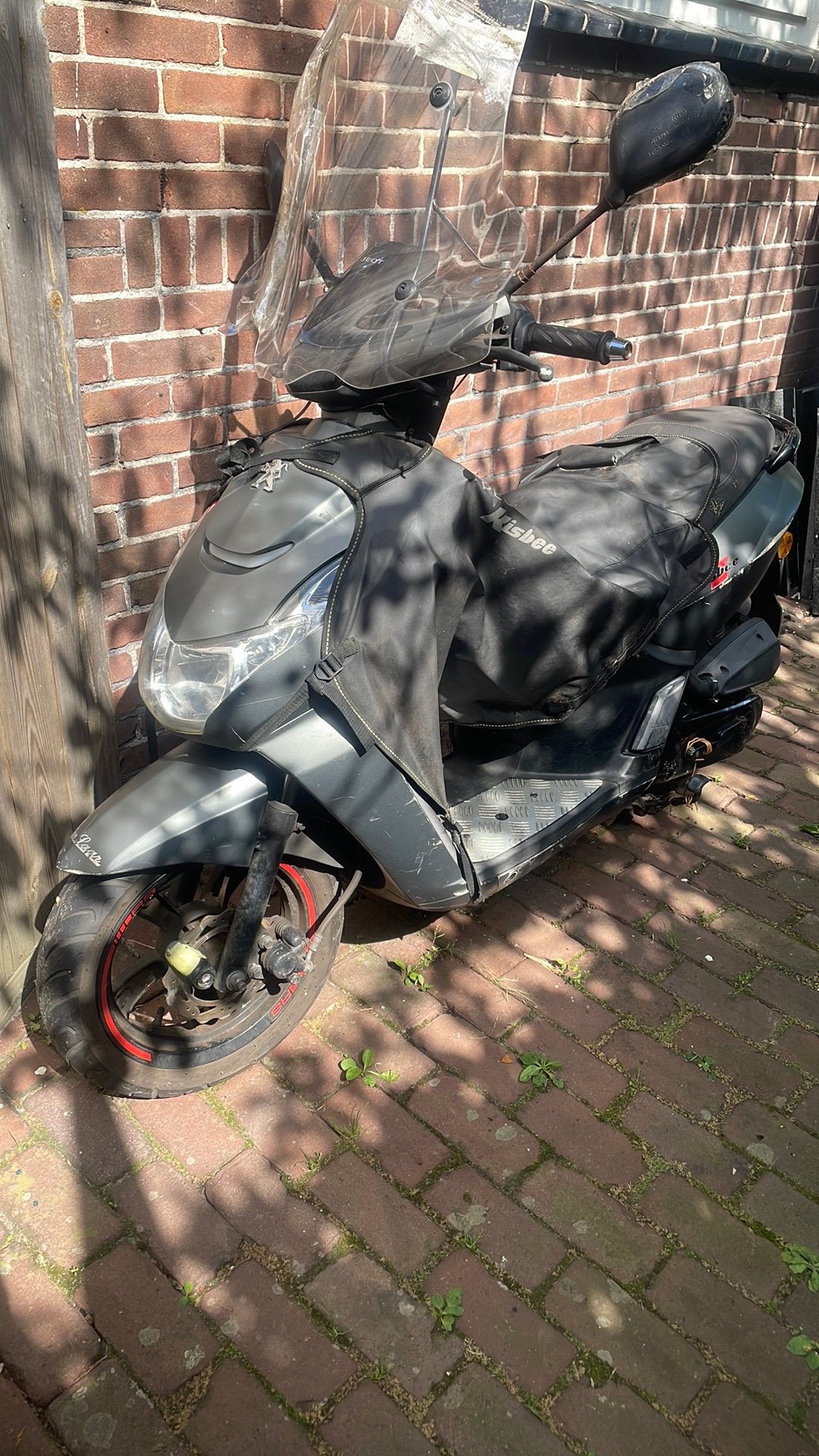 Peugeot Kisbee, antraciet grijs, Ophalen, Gebruikt, Benzine, Peugeot