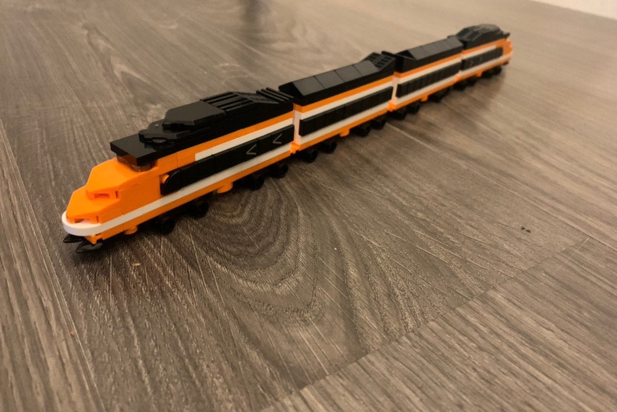 Lego trein moet zsm weg, Kinderen en Baby's, Speelgoed | Duplo en Lego, Ophalen of Verzenden, Zo goed als nieuw