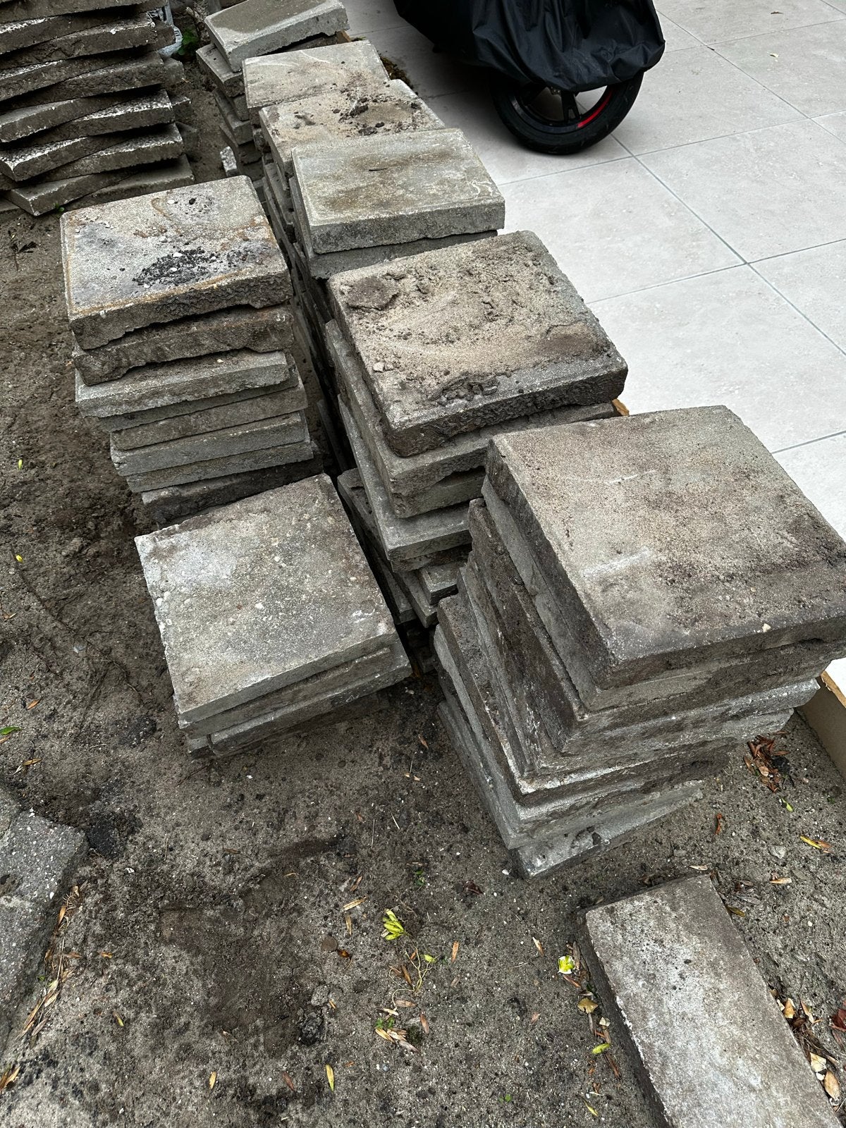 80 Gebruikte stoeptegels 30x30, Ophalen, Gebruikt, Beton, Terrastegels