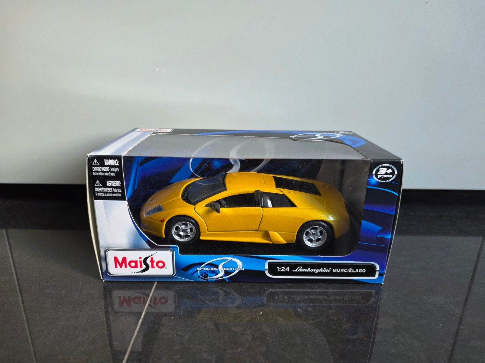 Lamborghini Murcielago geel 1/24 Maisto, Ophalen of Verzenden, Zo goed als nieuw, Auto, Maisto