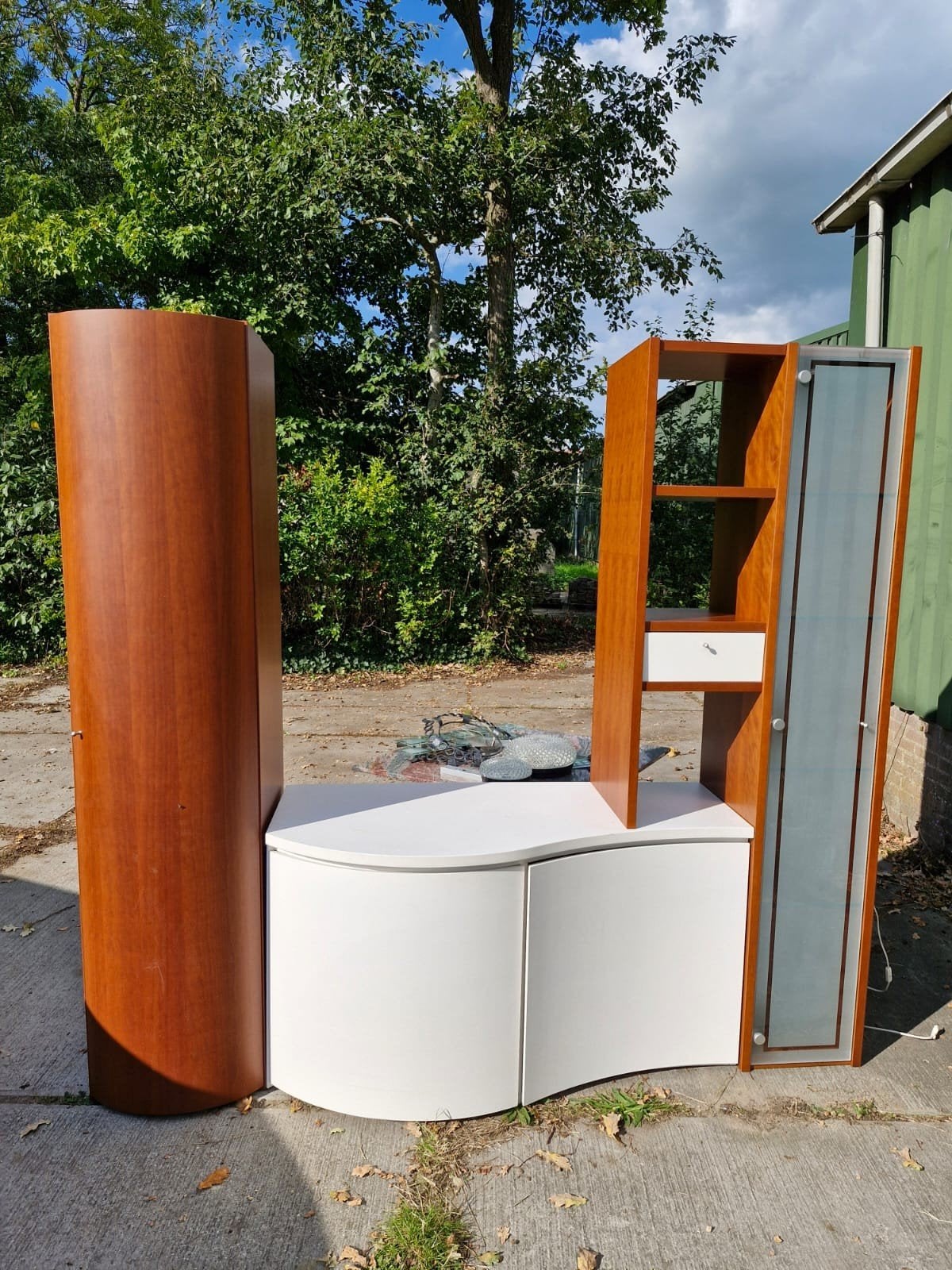 Moderne wandmeubelset met opbergruimte, Ophalen