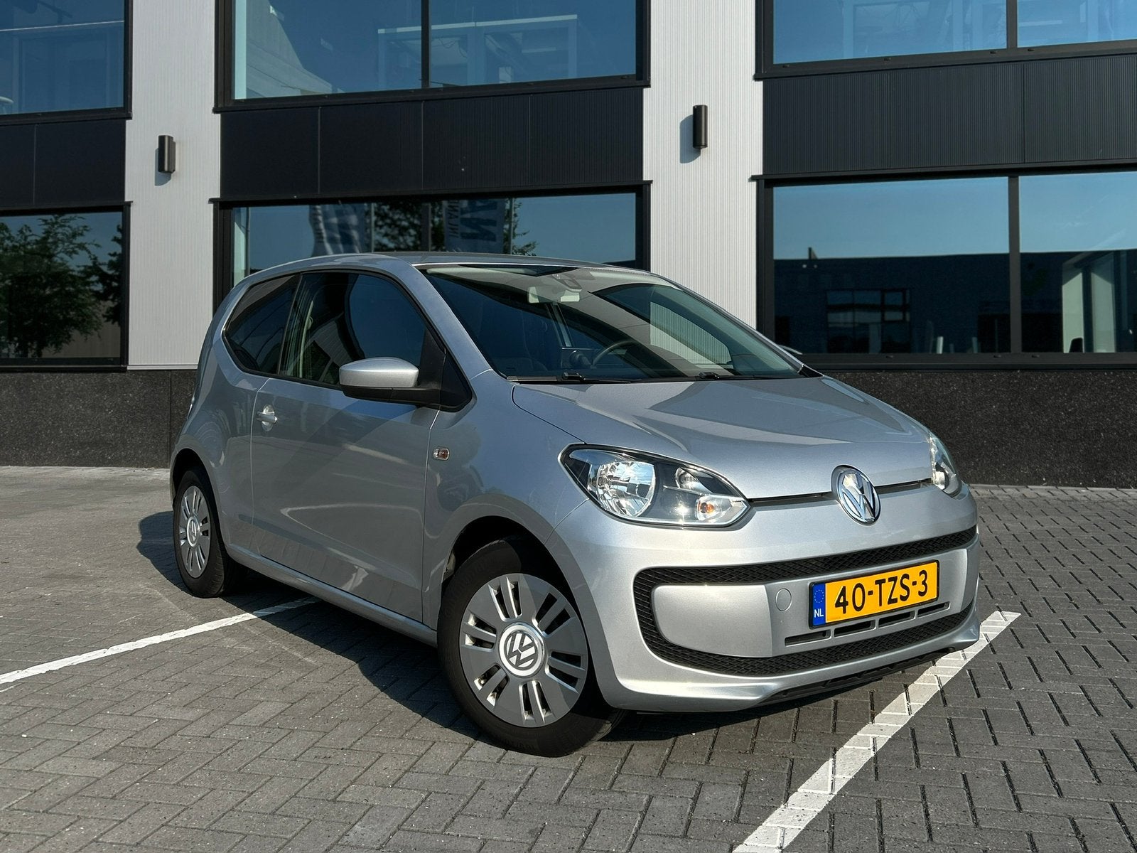 Volkswagen up! 1.0 Grijs 2012 | Start/Stop | Maps+More, Auto's, Voorwielaandrijving, Stof, 840 kg, 4 stoelen