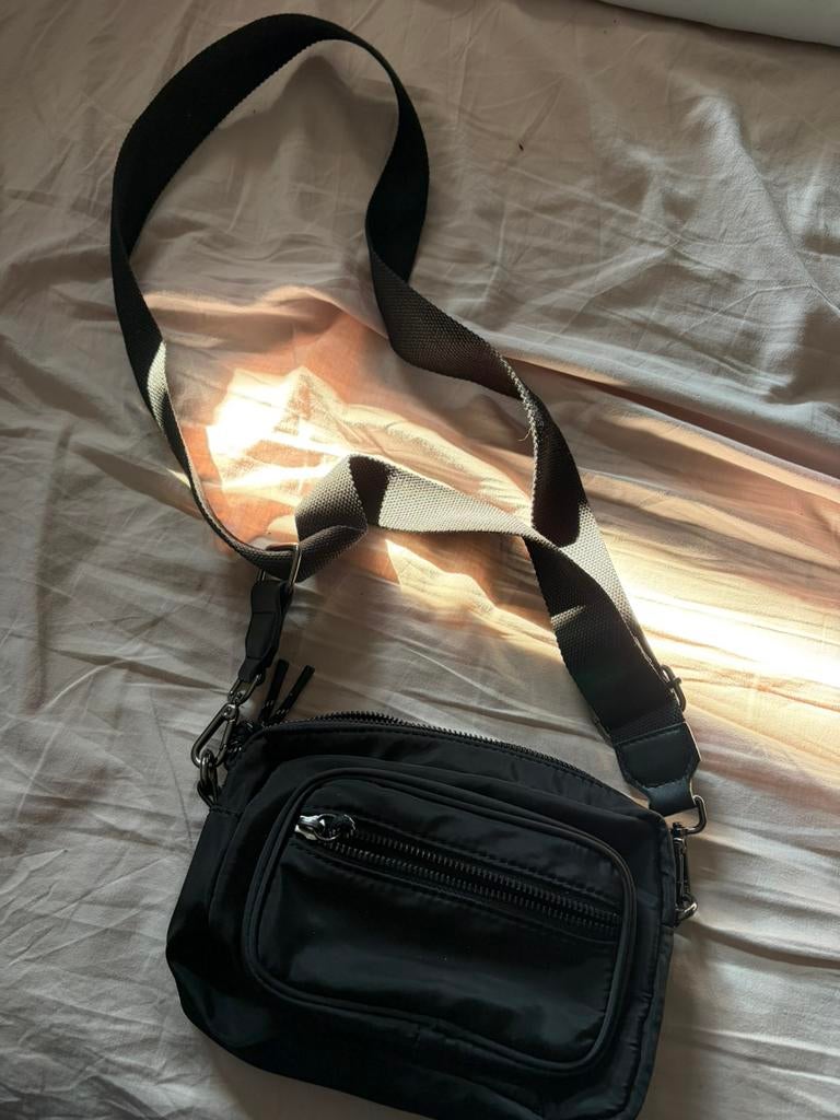 Leuke kleine schoudertas, Sieraden, Tassen en Uiterlijk, Ophalen of Verzenden, Zo goed als nieuw, Zwart, Overige merken
