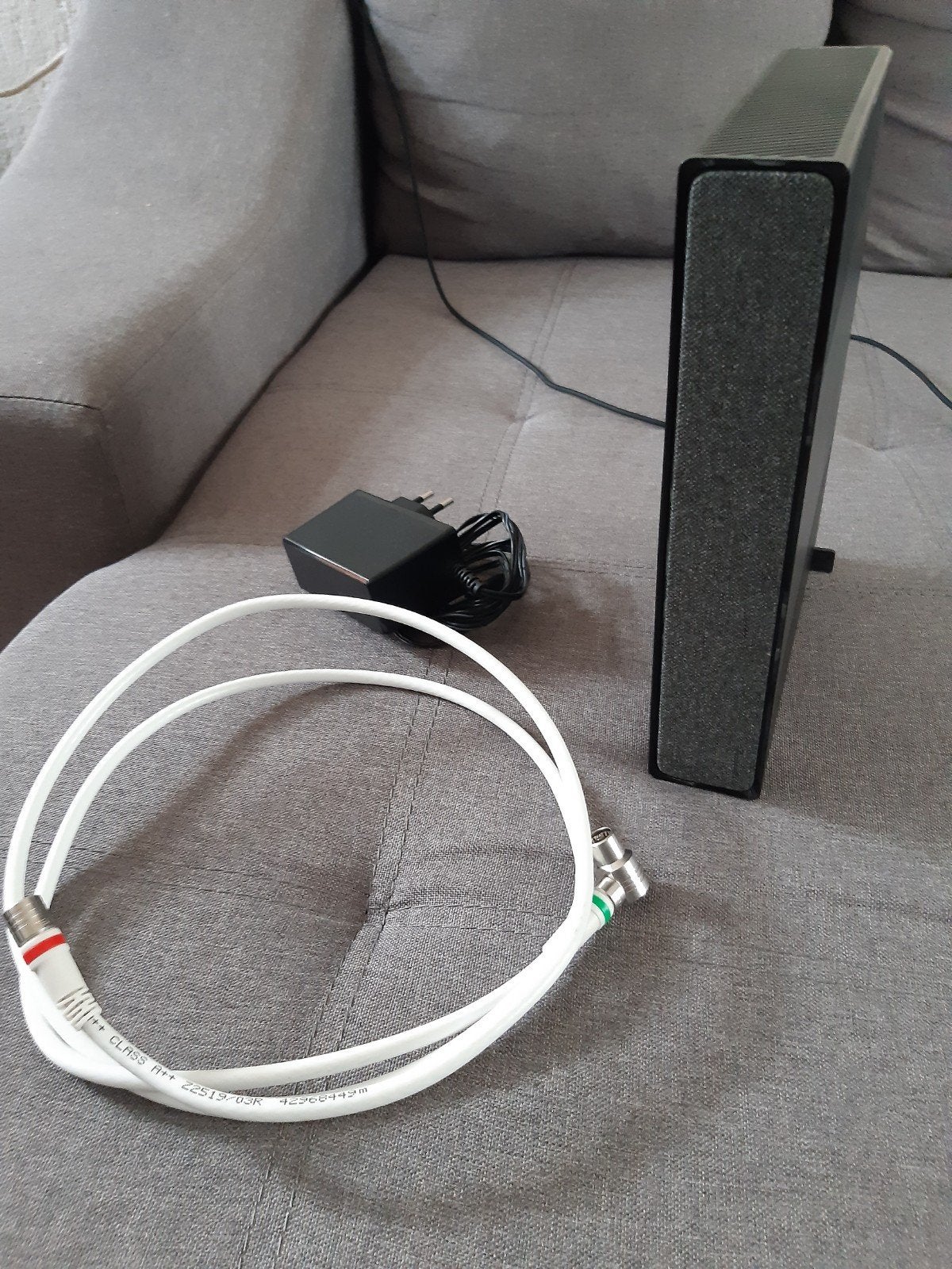 Ziggo Connectbox Giga Router met modem en kabels, Computers en Software, Routers en Modems, Ophalen of Verzenden, Gebruikt, Router met modem