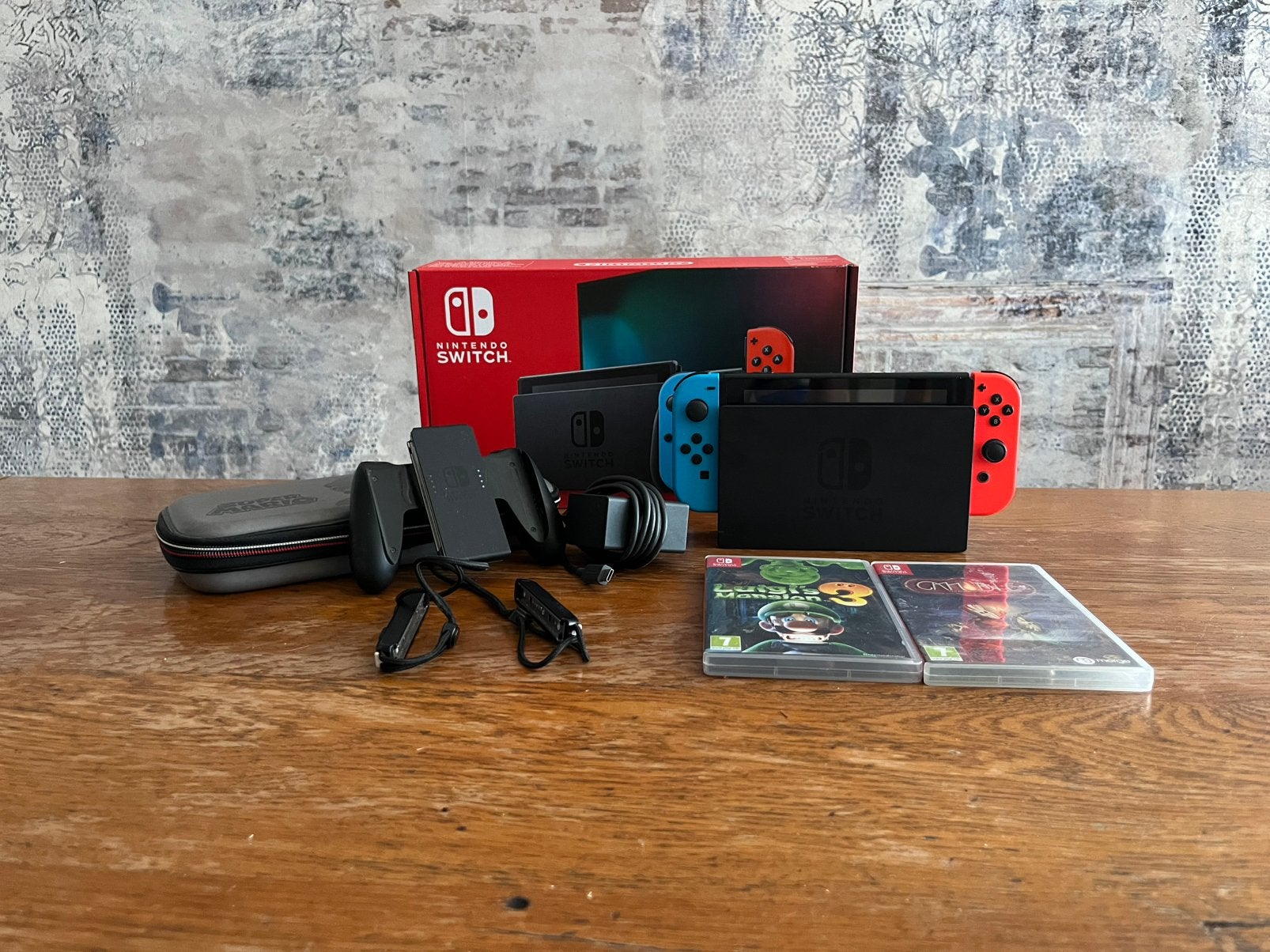 Nintendo switch + 3 games + box + accessoires, Ophalen, Zo goed als nieuw, Met 2 controllers, Switch Original