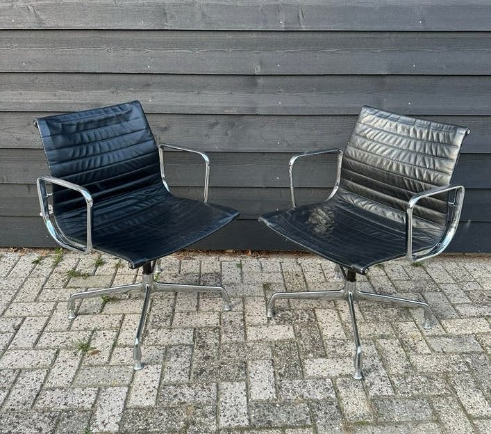 Nette Vitra/ Herman Miller EA-107 fauteuils leder, Huis en Inrichting, Ophalen, Leer