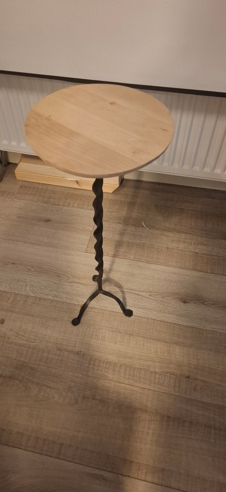 2 verschillende Decoratieve plantenzuil / bijzettafel met ho, Ophalen