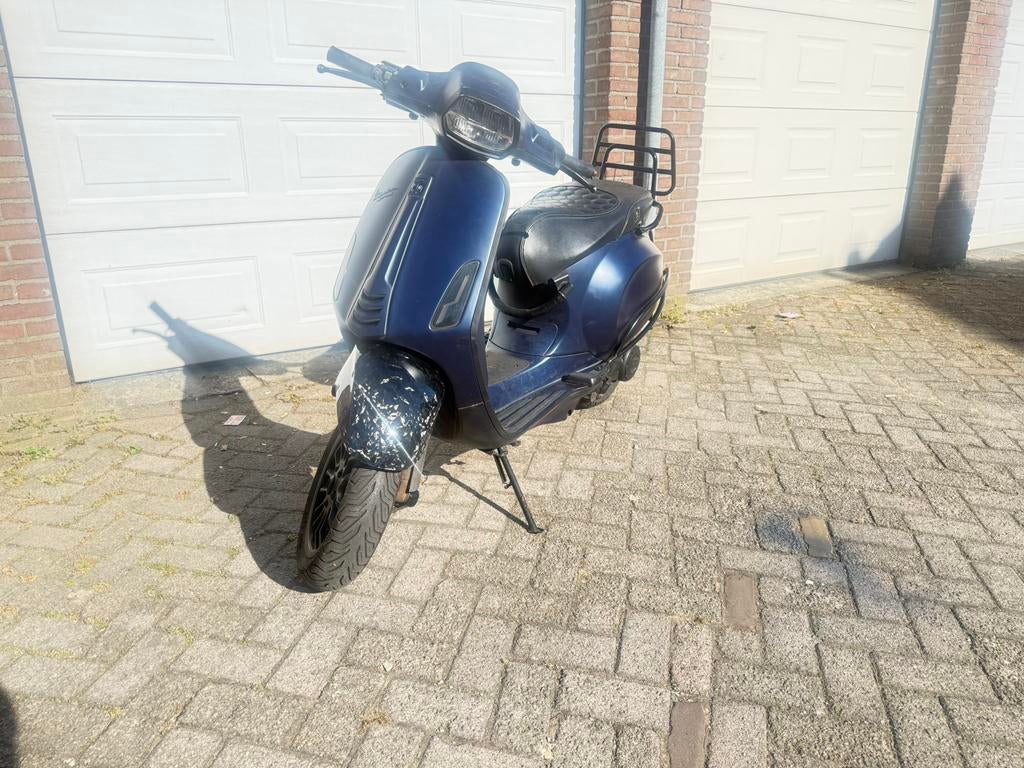 Vespa sprint, Fietsen en Brommers, Snorfietsen en Snorscooters, Ophalen of Verzenden, Zo goed als nieuw, Benzine, Vespa