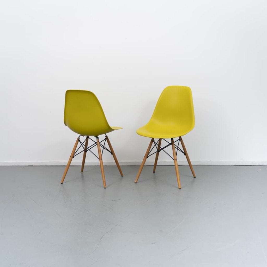 Vitra Eames DSW Stoel Mosterd/Groen Kunststof - Hout, Huis en Inrichting, Stoelen, Niet ingevuld, Zo goed als nieuw, Niet ingevuld