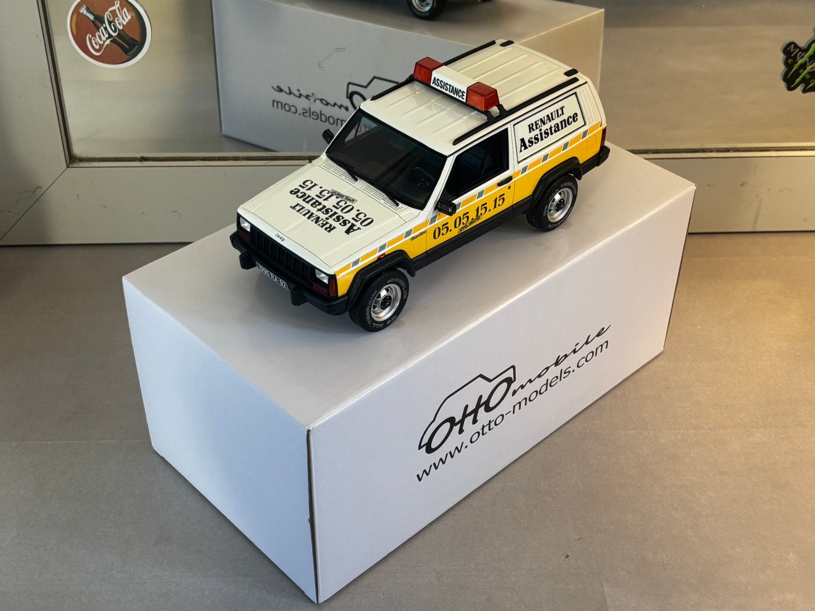 Ottomobile Jeep Cherokee 1:18, Ophalen of Verzenden, Zo goed als nieuw, Auto, OttOMobile