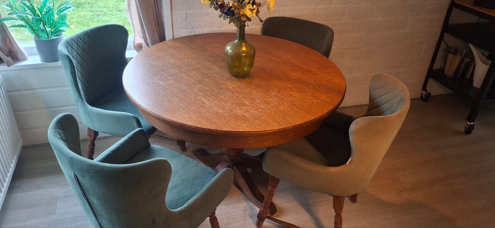 Gratis af te halen: Houten eettafel met 4 groene stoelen, Ophalen, Gebruikt, Vier personen, 100 tot 150 cm