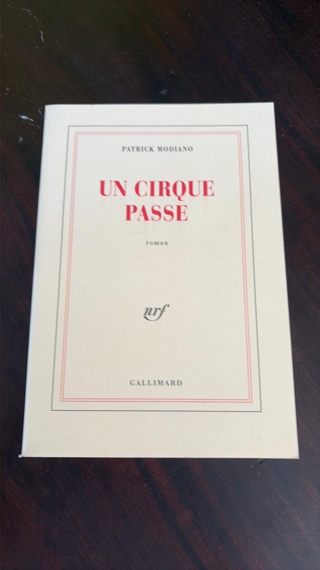 Un Cirque Passe (Roman) - Patrick Modiano, Ophalen of Verzenden, Gelezen, Europa overig