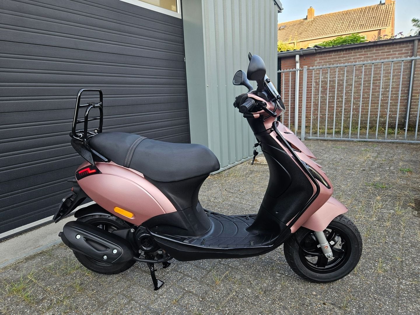 PIAGGIO ZIP 50 4T E4 BROM BJ 2018 ROSE GOLD 2001KM + OPTIES, Maximaal 45 km/u, Onbekend, Ophalen of Verzenden, Zo goed als nieuw