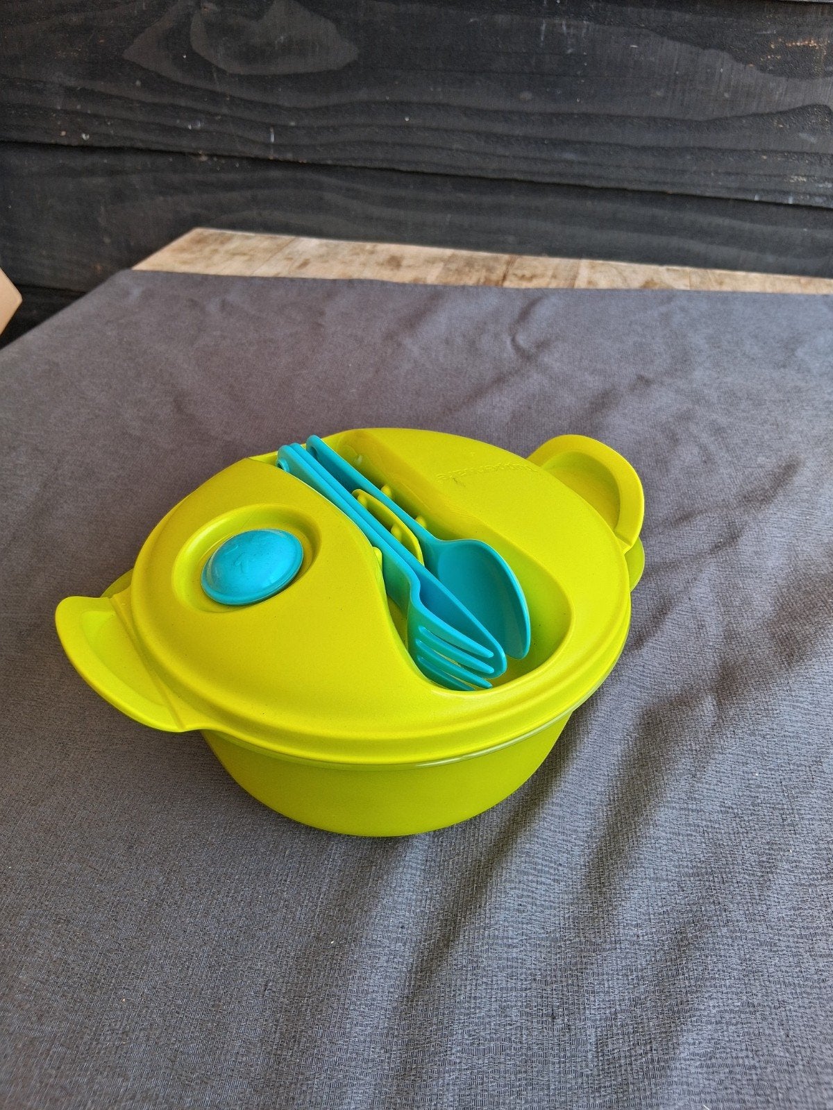 Tupperware Lunchbox met Bestek - Groen warm op weg, Met deksel, Ophalen of Verzenden, Zo goed als nieuw, Bak of Kom