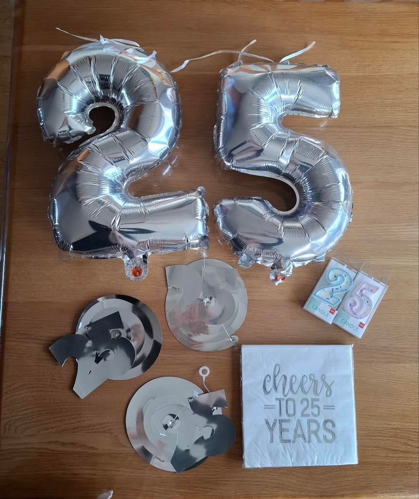 Versiering 25 jaar, Hobby en Vrije tijd, Feestartikelen, Ophalen of Verzenden, Zo goed als nieuw, Versiering, Verjaardag