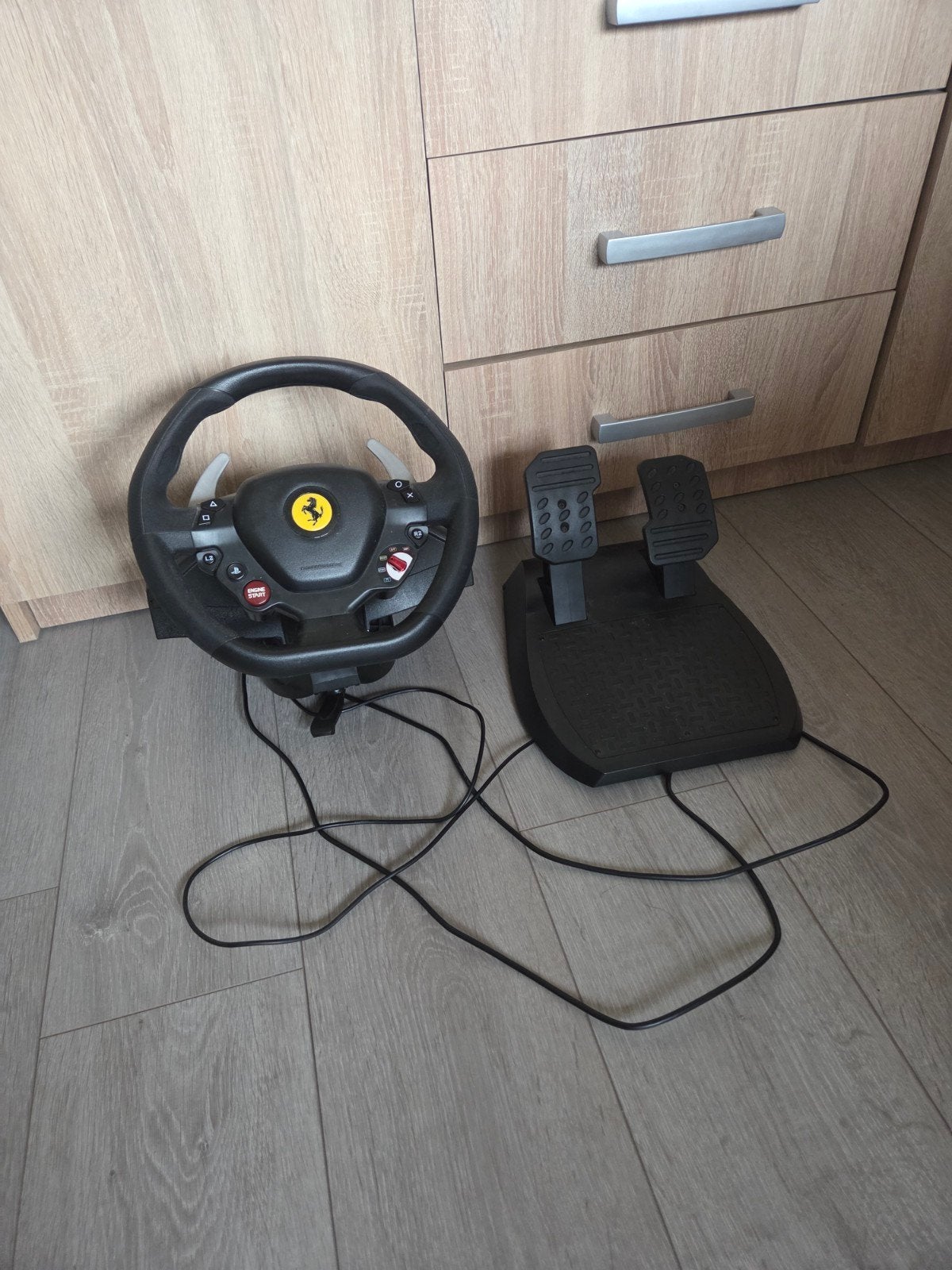 Thrustmaster Ferrari Racing Stuur met Pedalen, Spelcomputers en Games, Ophalen of Verzenden, Zo goed als nieuw, Stuur of Pedalen