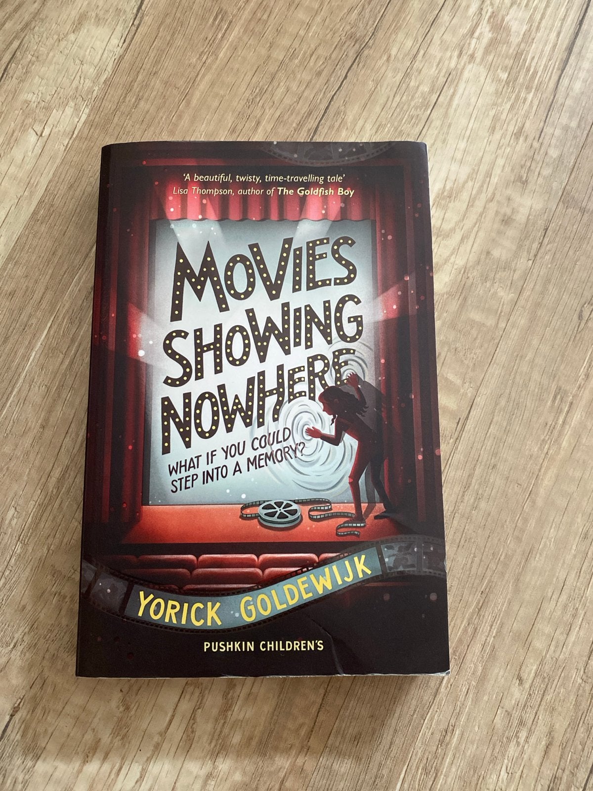 Movies Showing Nowhere - Yorick Goldewijk (Engels), Ophalen of Verzenden, Zo goed als nieuw, Fictie
