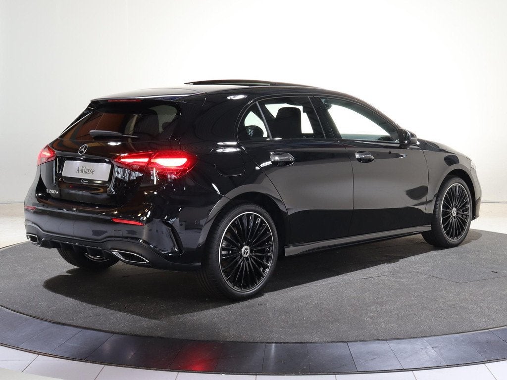 Mercedes-Benz A-klasse 250e Business Solution AMG | Panorama, Auto's, Mercedes-Benz, 4 cilinders, Plug-in hybride, Bedrijf, Hybride Elektrisch/Benzine