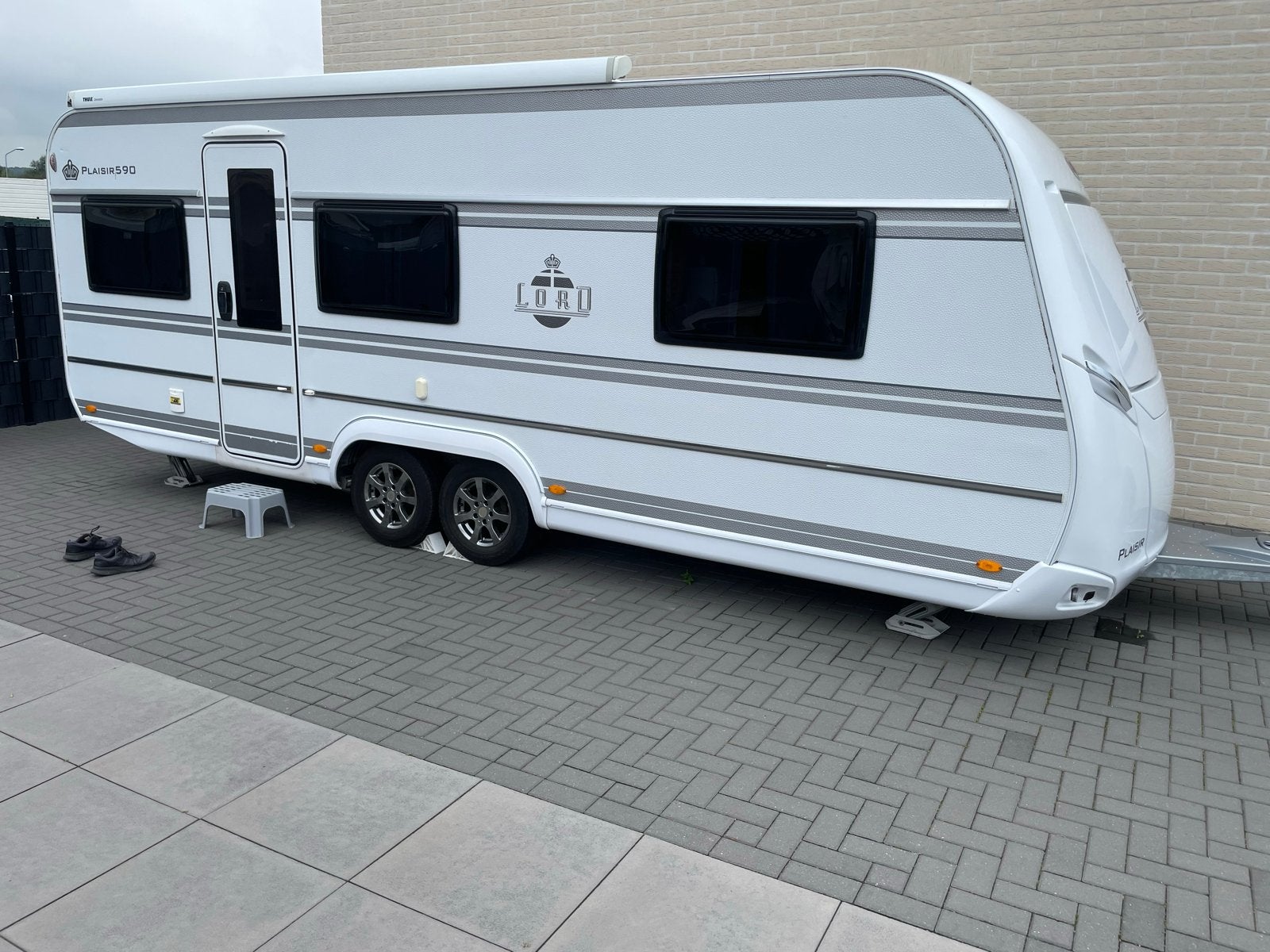 LMC Lord Plaisier 590 met mover en airco atc alko bigfoot, Rondzit, Frans bed, Particulier, Kachel