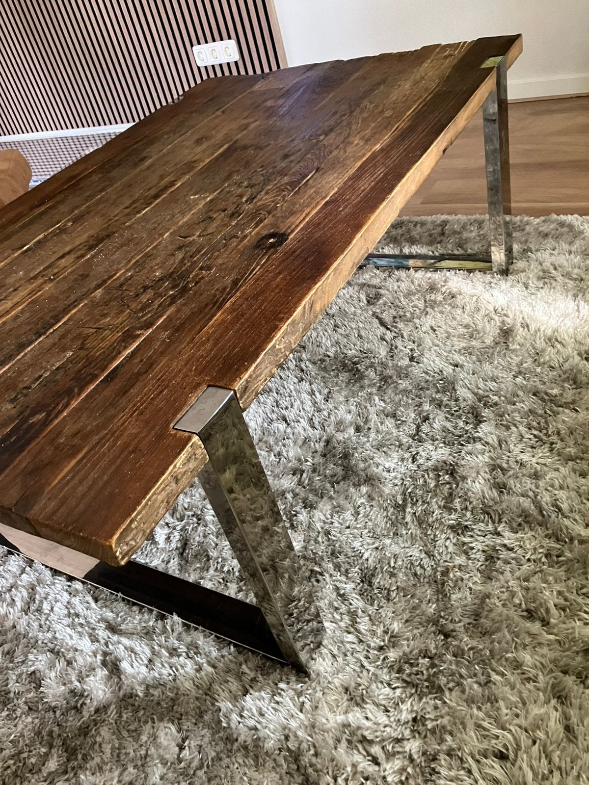 Robuuste salontafel van spoorbielzen  hout en metaal, Ophalen, 100 tot 150 cm, 50 tot 100 cm, Zo goed als nieuw