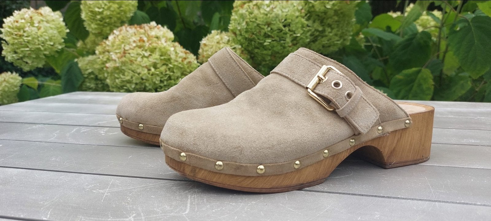 Zgan suède muiltjes van Ann Rocks, maat 40, Kleding | Dames, Beige, Zo goed als nieuw, Sandalen of Muiltjes, Ophalen of Verzenden