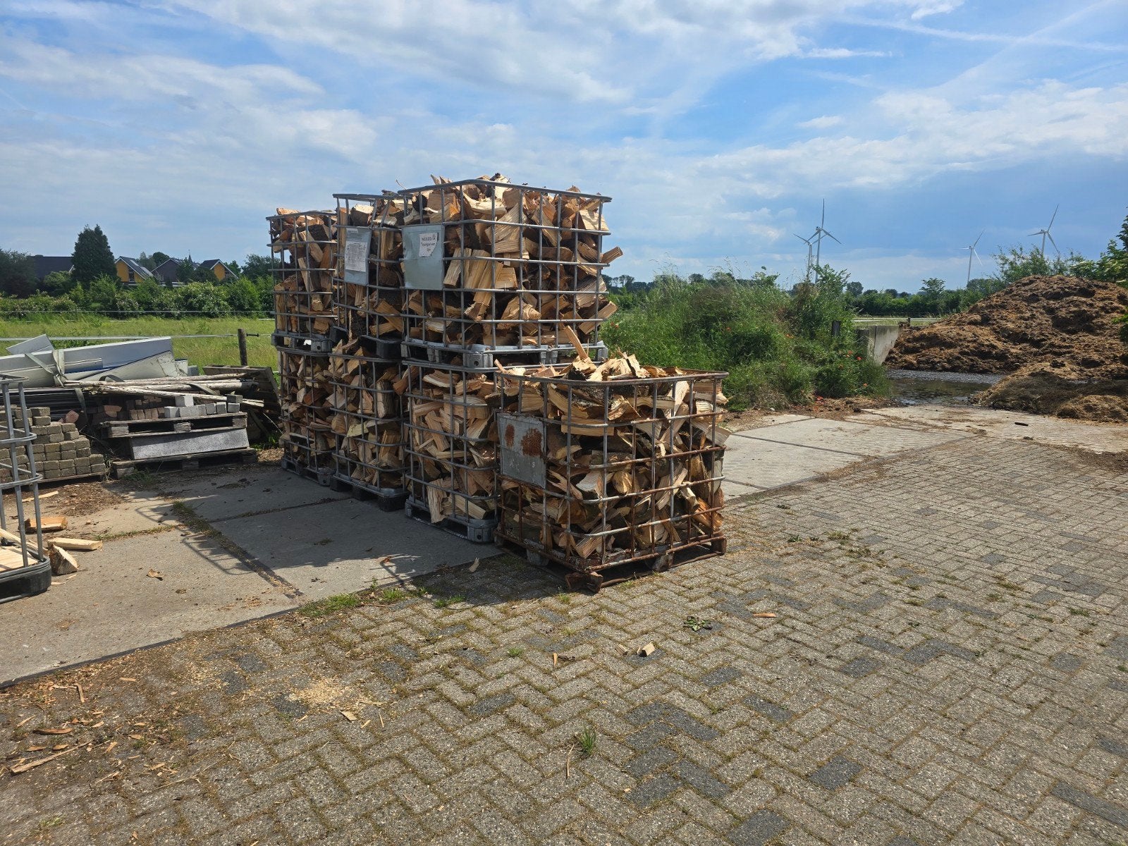 Incourant haardhout mix: Gleditsia, Kastanje, Kersen, 3 tot 6 m³, Ophalen, Overige houtsoorten, Blokken