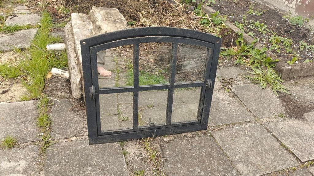 Decoratief stal raam..., Tuin en Terras, Ophalen, Gebruikt, IJzer, Sierhekwerk
