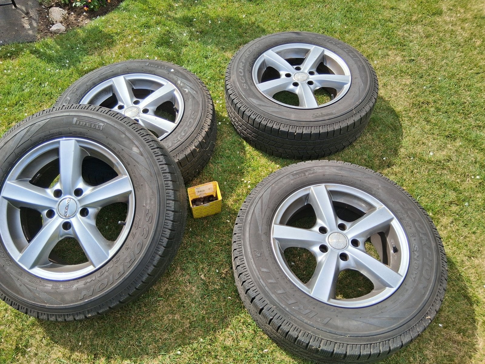 Pirelli Scorpion Ice & Snow banden met Dezent velgen, Ophalen, Banden en Velgen, 17 inch, Winterbanden