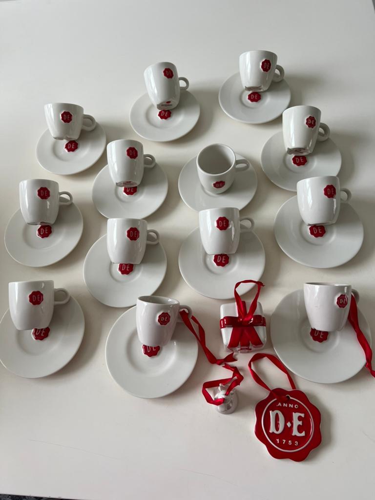 Douwe Egberts koffie kopjes en schotels, Ophalen of Verzenden, Zo goed als nieuw, Overige stijlen, Kop(pen) en/of Schotel(s)