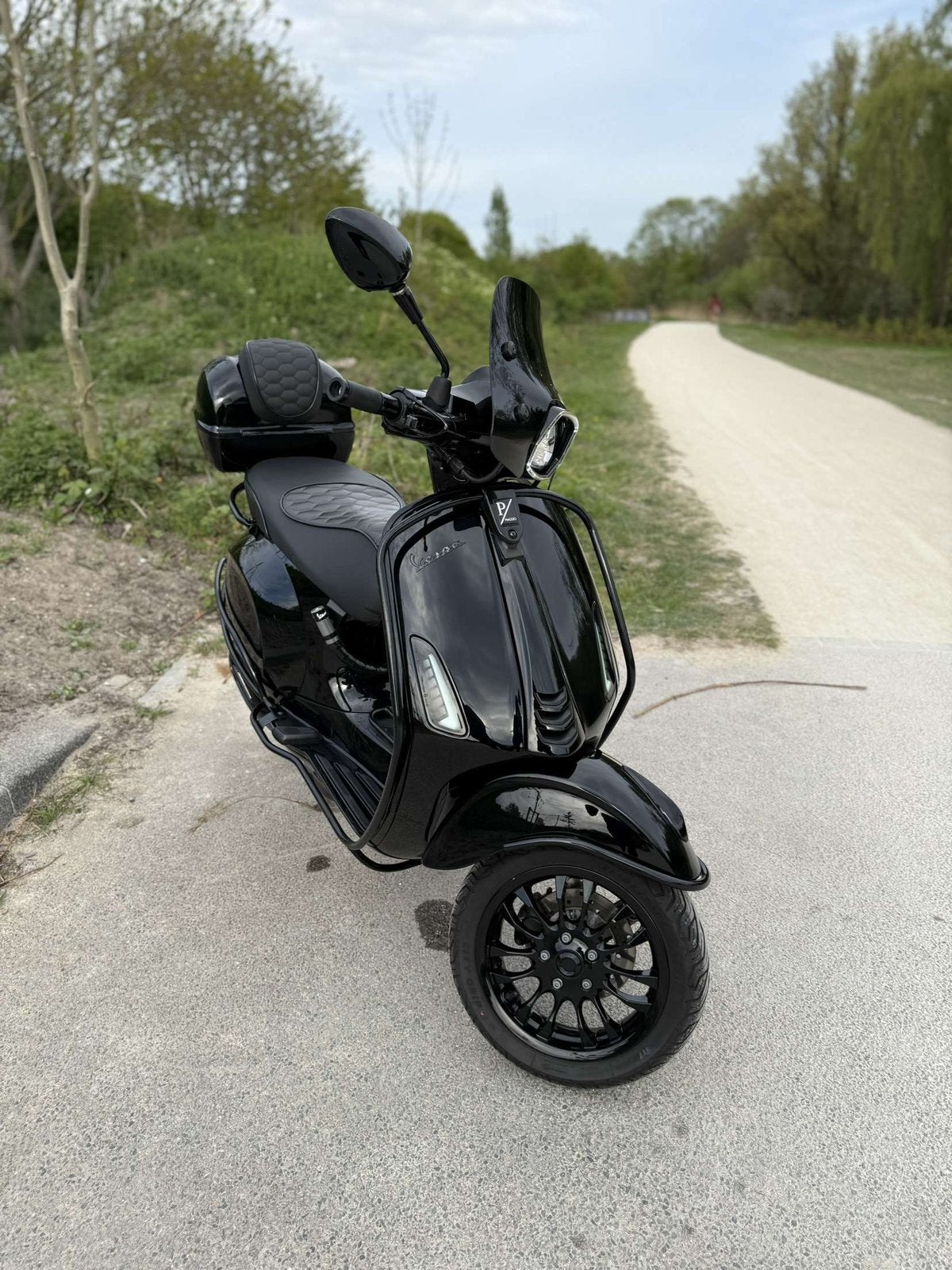 Vespa Sprint E5 2022 Glans Zwart, Fietsen en Brommers, Ophalen, Overige modellen, Maximaal 45 km/u, Zo goed als nieuw