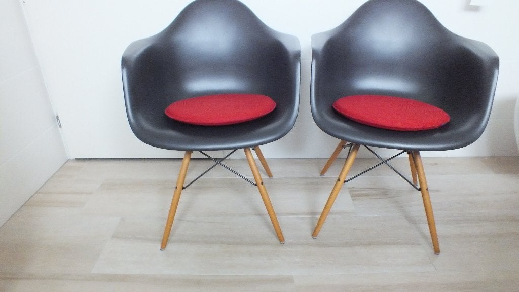 TWEE WOLLEN RONDE KUSSENS " HEY- DESIGN", Ophalen of Verzenden, Zo goed als nieuw, Vierkant