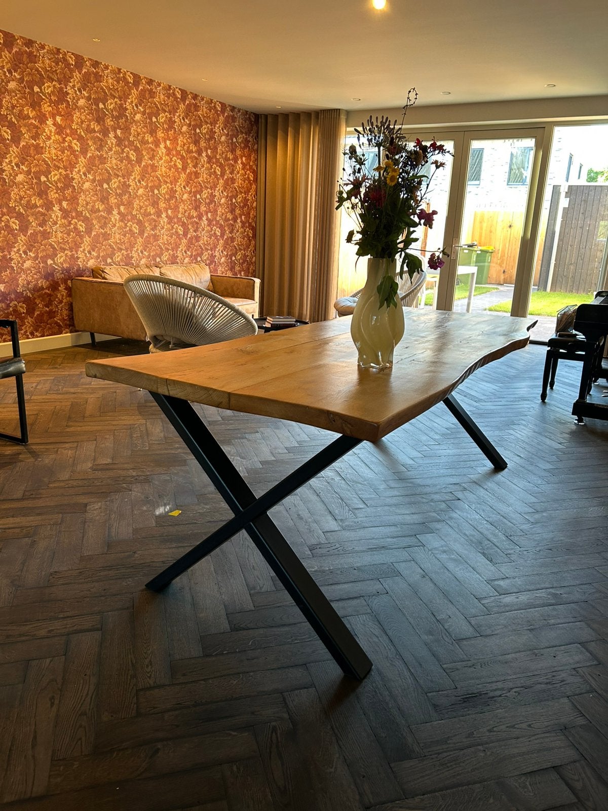 Robuuste eiken boomstamtafel met een natuurlijke uitstraling, Ophalen, Eikenhout, 200 cm of meer, 50 tot 100 cm