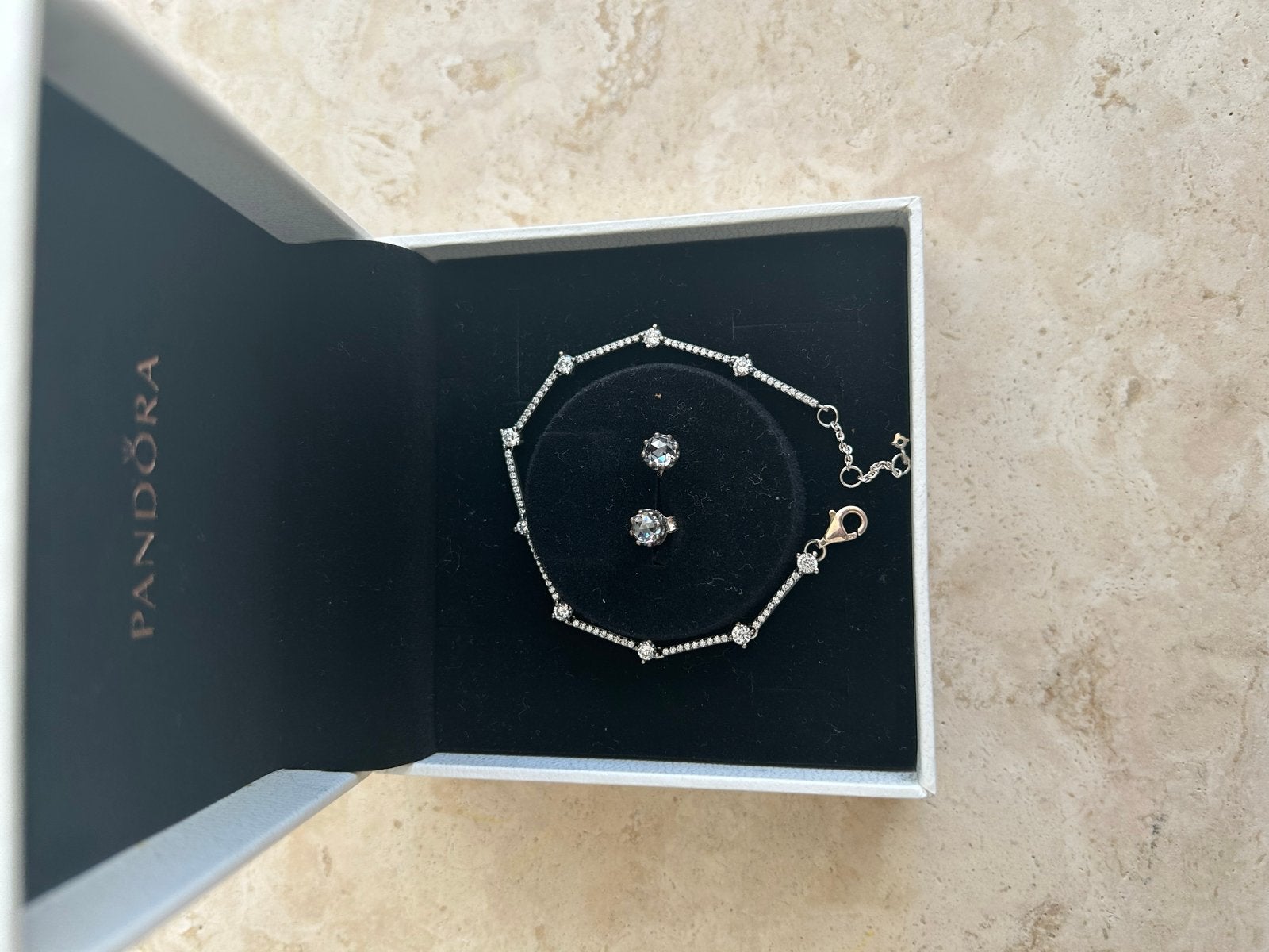 Pandora Giftset: Armband en Oorbellen - Nieuw, Ophalen of Verzenden, Nieuw, Zilver, Met kristal