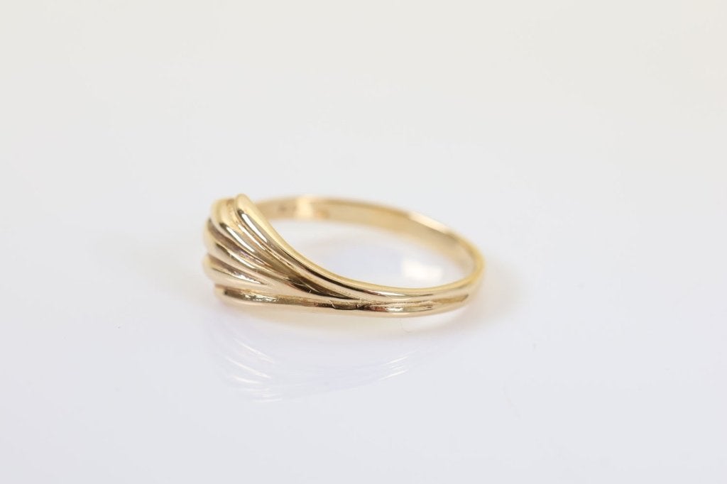 18 Karaat Gouden Dames Ring | Vintage Design | Maat 19, 19 tot 20, Ophalen of Verzenden, Zo goed als nieuw, Dame
