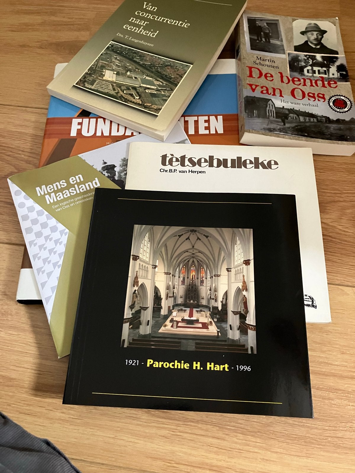 Diverse boeken over gemeente Oss, Ophalen of Verzenden, Gelezen, Nederland