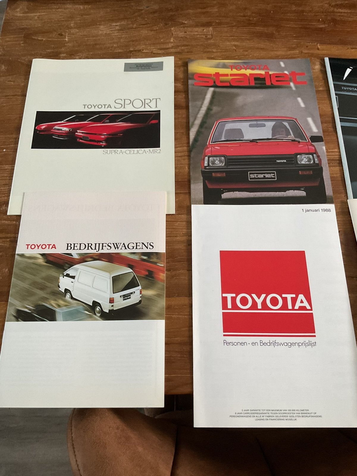 Toyota verkoopfolders brochure jaren 80, Ophalen of Verzenden, Gelezen