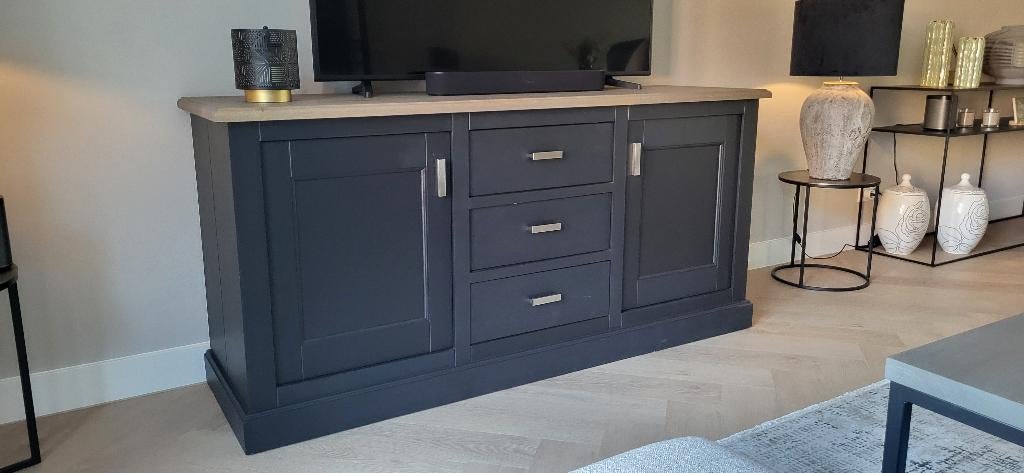 Sfeervol TV meubel/dressoir, Ophalen, 150 tot 200 cm, Eikenhout, Modern en chique