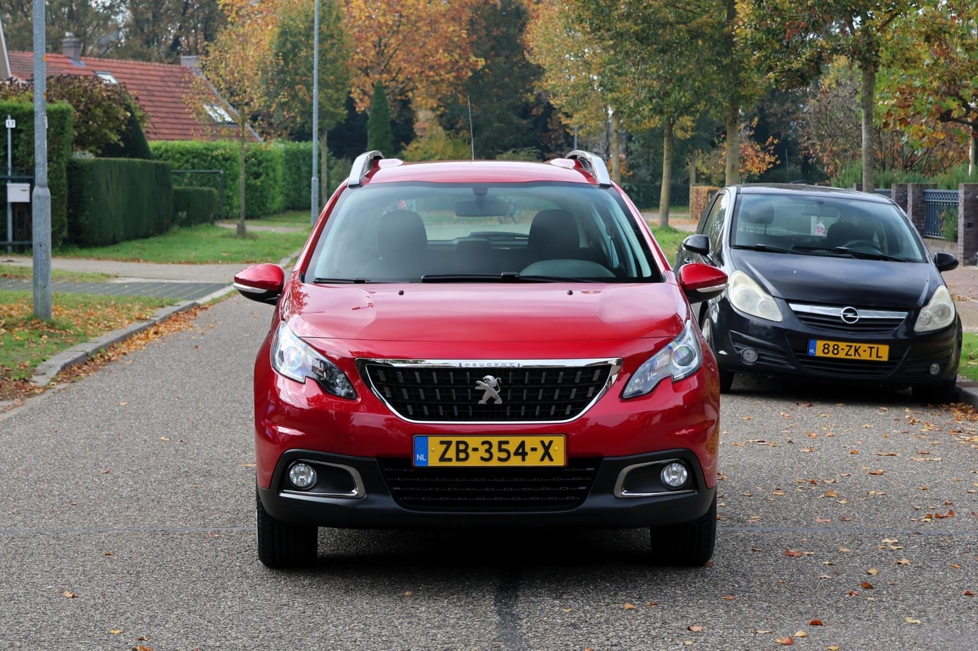 Peugeot 2008 1.2 PureTech Blue Lion | CARPLAY | NAVI | AIRCO, Auto's, Voorwielaandrijving, 83 pk, Gebruikt, Euro 6