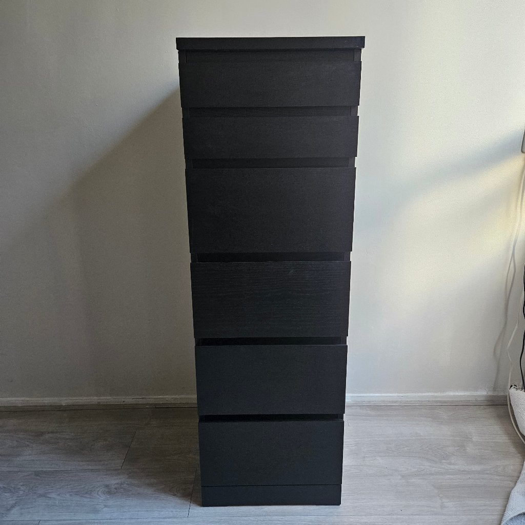 IKEA MALM ladekast 6 lades smal met spiegel – Zwartbruin, 5 laden of meer, Zo goed als nieuw, 150 tot 200 cm, 25 tot 50 cm